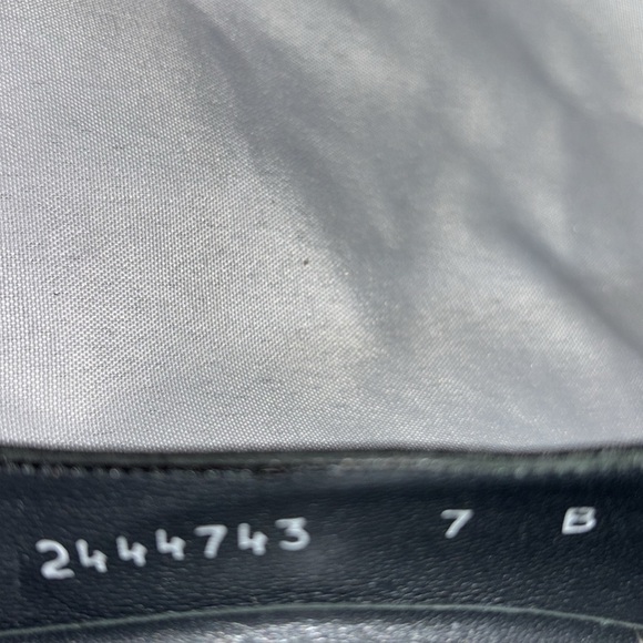 Stuart Weitzman - Picture 10 of 11